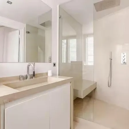 Ac Eiffel Tower Luxury 250 M 3 Bedrooms