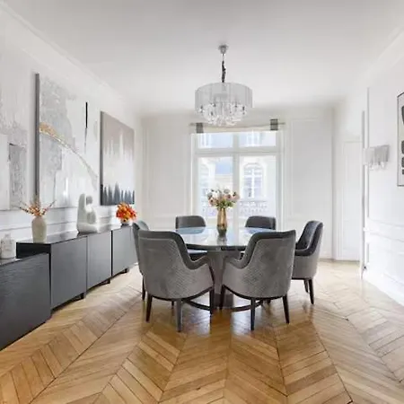 Ac Eiffel Tower Luxury 250 M 3 Bedrooms *